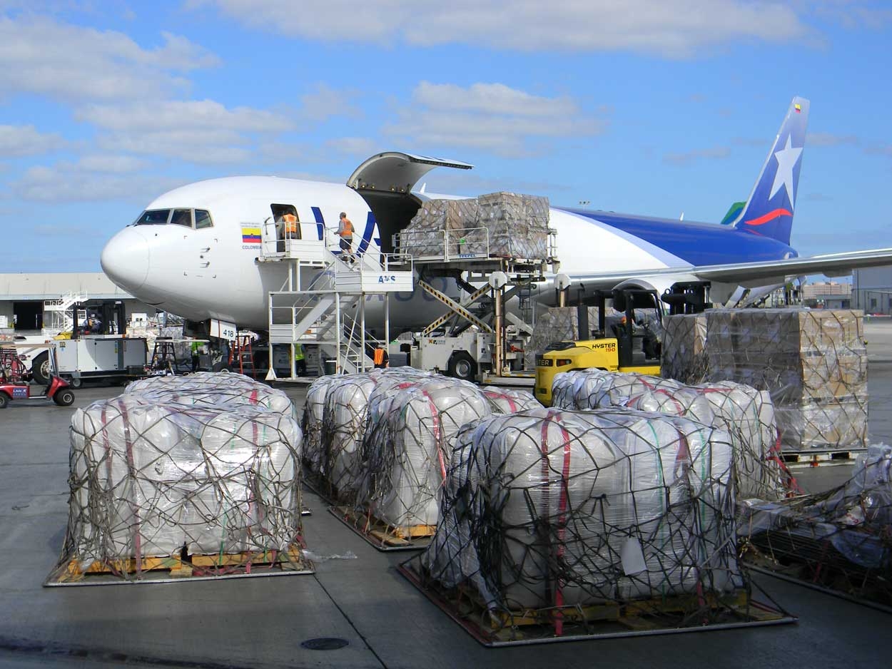 Chuẩn bị hàng hóa vận chuyển đi Malaysia