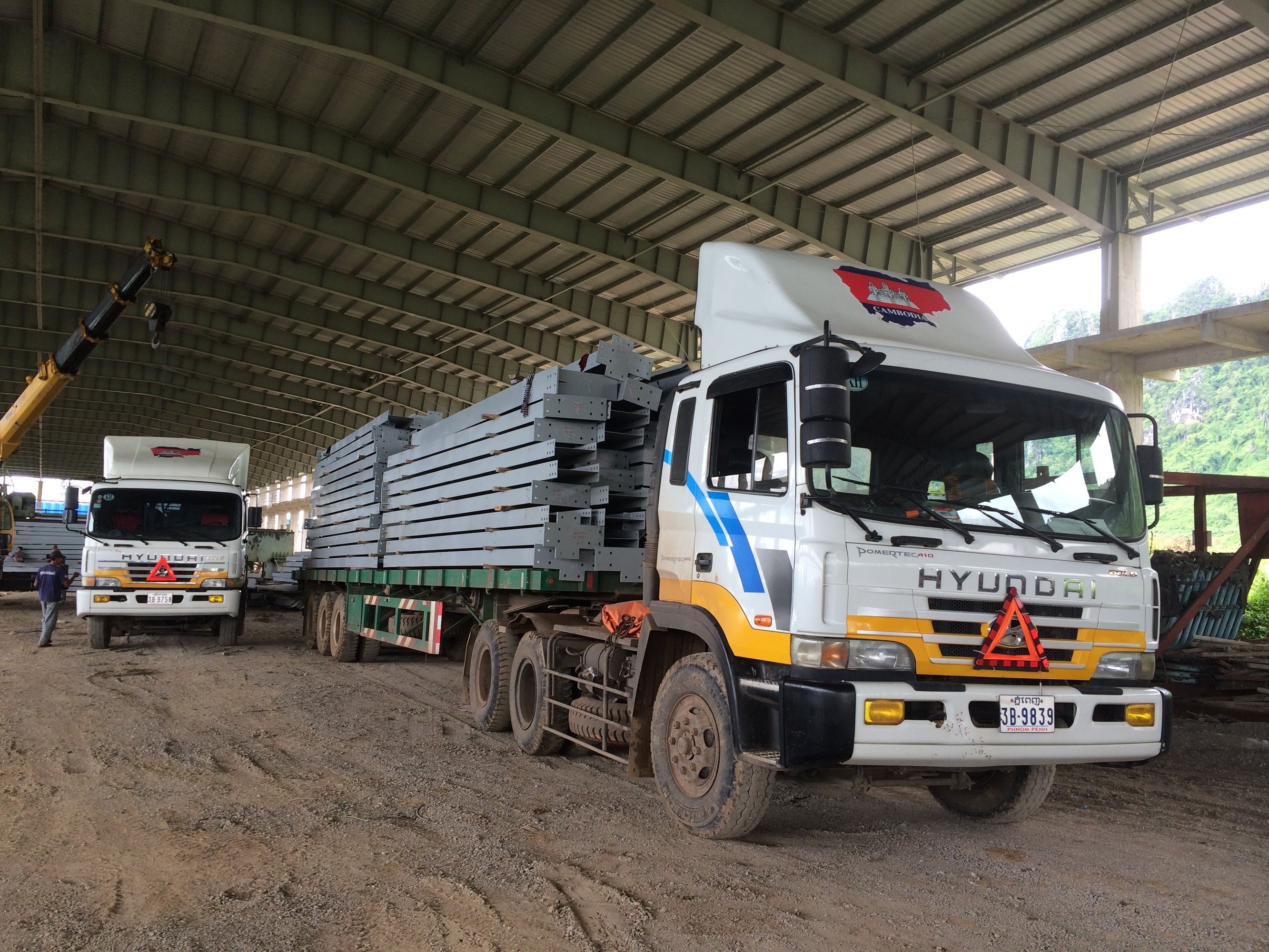 Bestcargo cung cấp dịch vụ vận chuyển đường bộ sang Lào