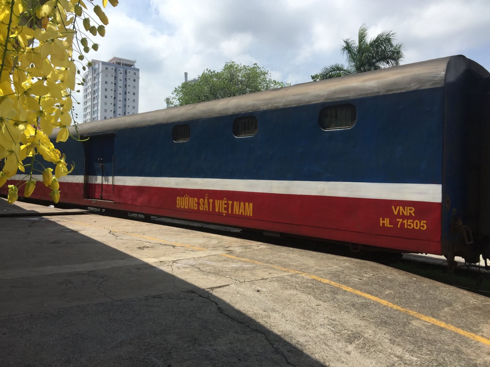 Transporting motorbikes from Hanoi to Ho Chi Minh by rail