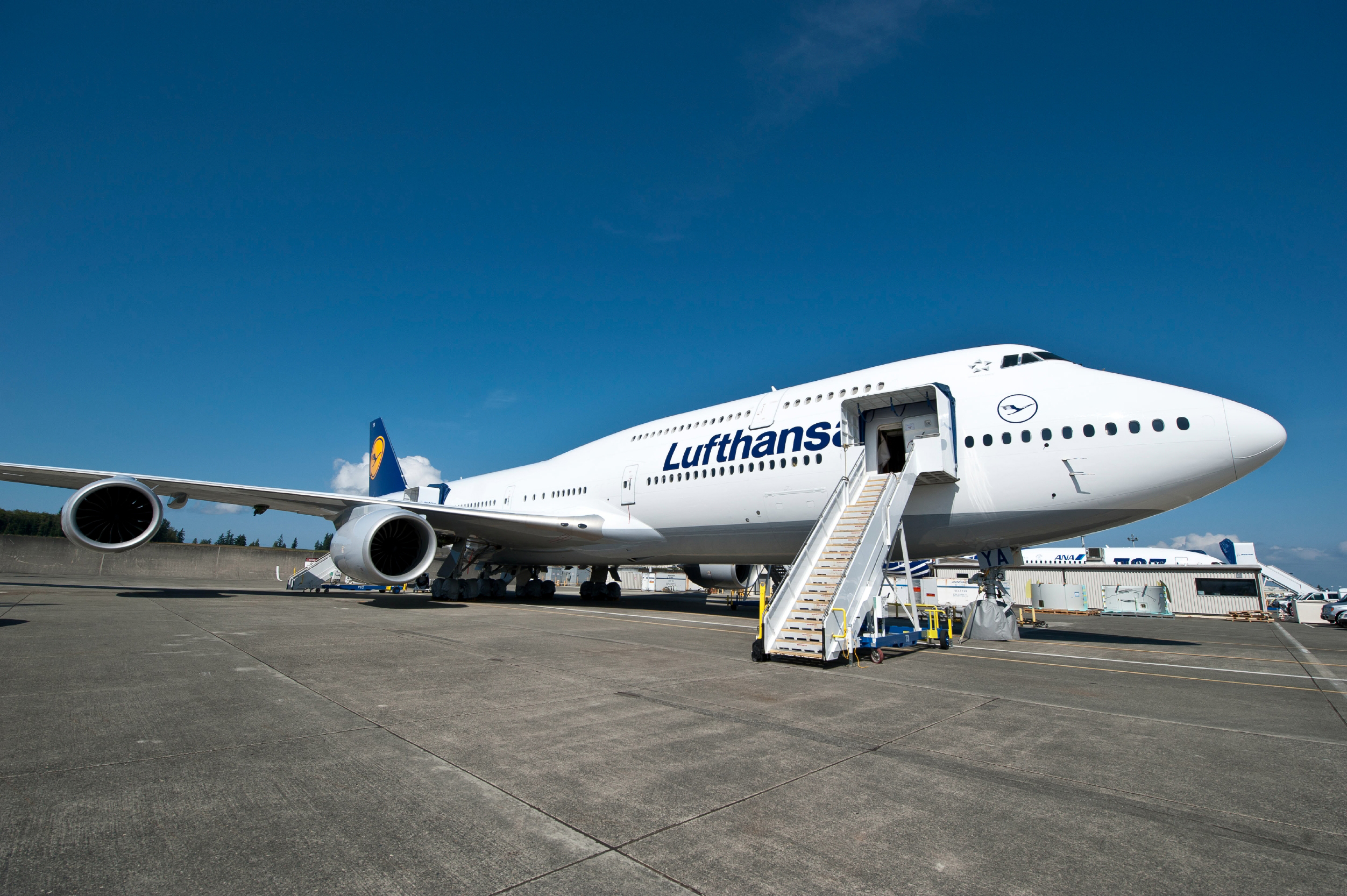 Boeing 747-8: Sức Mạnh và Đẳng Cấp Của “Nữ Hoàng Bầu Trời”