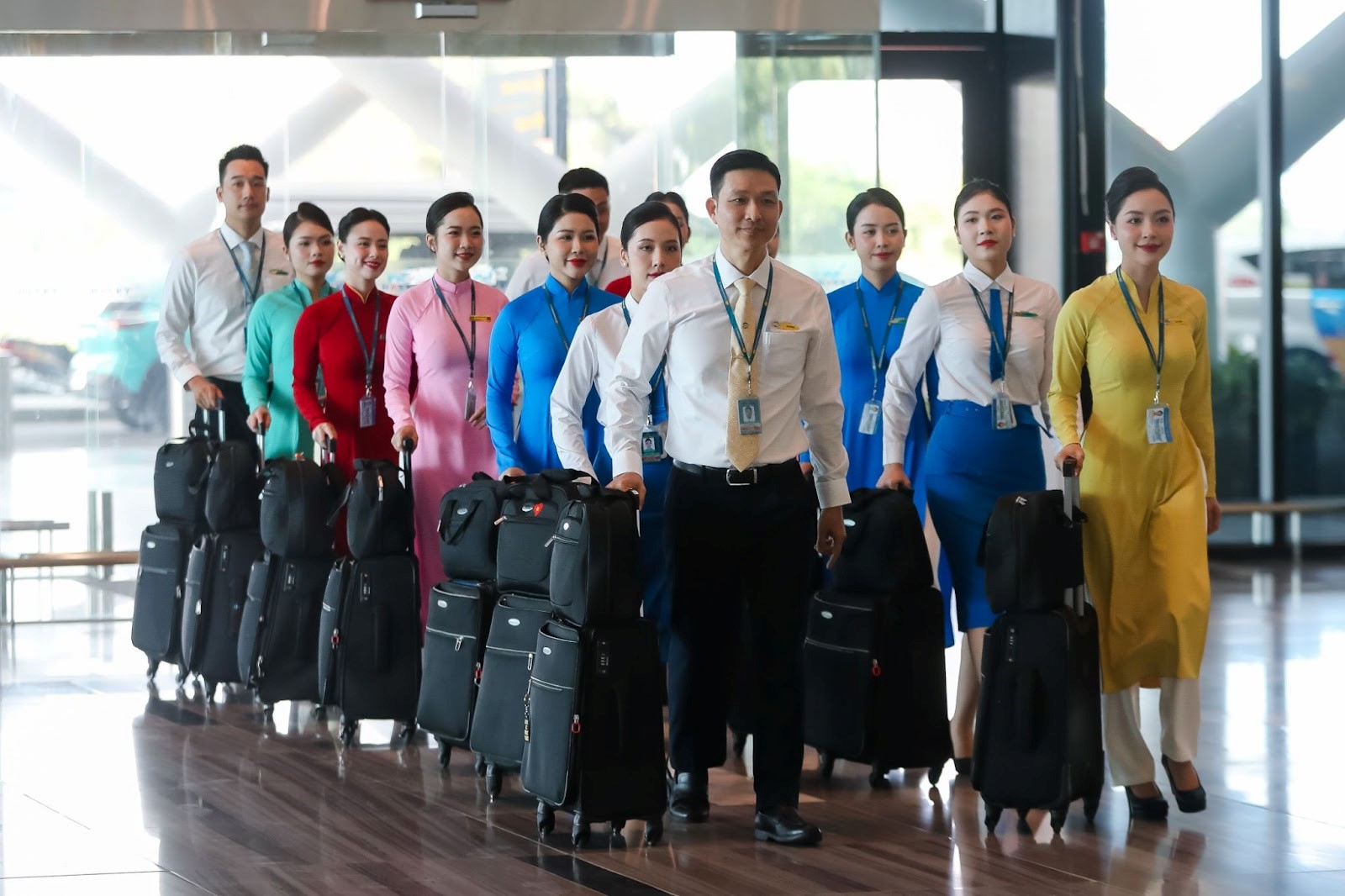 “Hành trình ký ức” – Tái hiện lịch sử đồng phục tiếp viên Vietnam Airlines