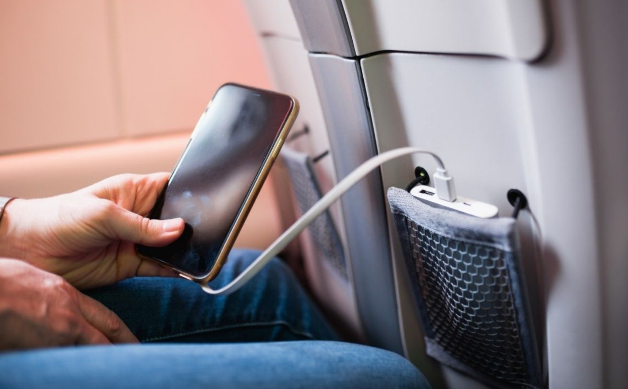 Vietnam Airlines, Vietjet đề nghị khách không sử dụng sạc dự phòng trên máy bay