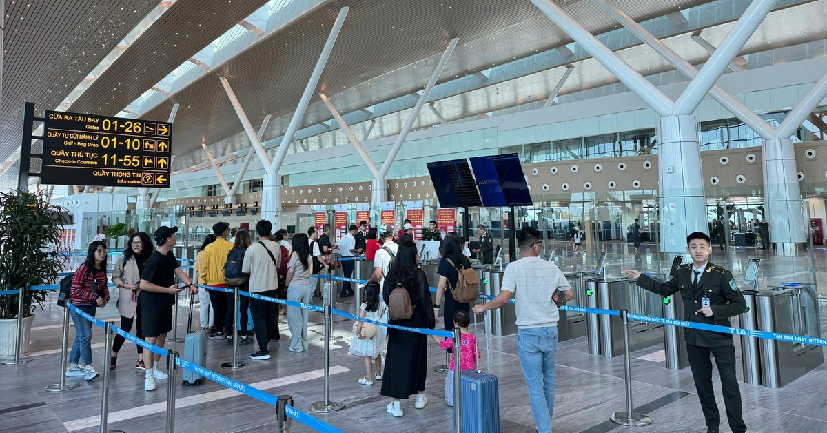 Thời gian làm thủ tục bay nhanh hơn nhờ VNeID