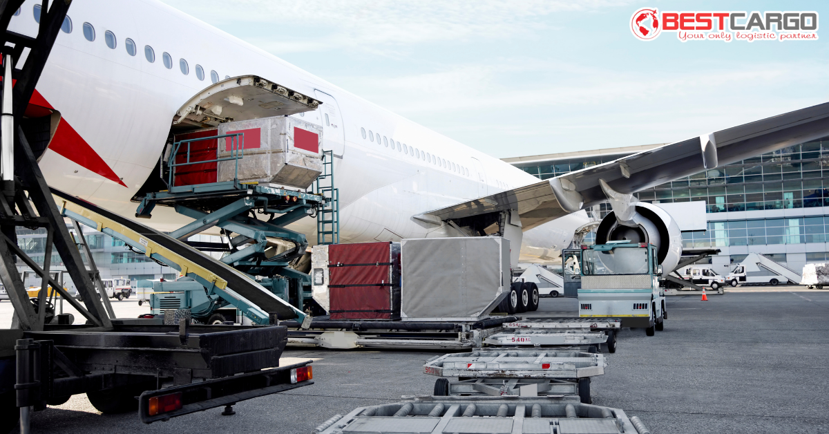 Linh kiện xe điện và pin lithium: Thách thức và cơ hội lớn của vận tải hàng không năm 2026