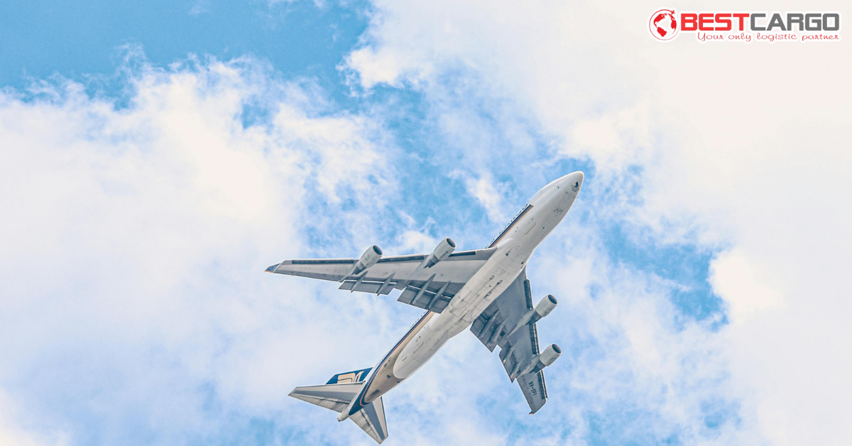 Giá nhiên liệu và phụ phí: Yếu tố then chốt tác động đến chi phí vận tải hàng không năm 2026