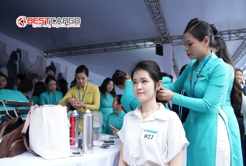 Tác động kép khiến các hãng bay “đau đầu” với bài toán thiếu tiếp viên hàng không