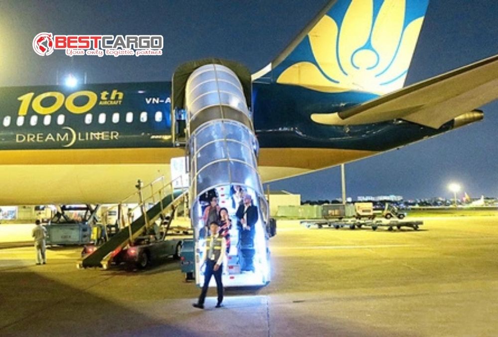 Vì sao vận chuyển bằng máy bay có chi phí cao
