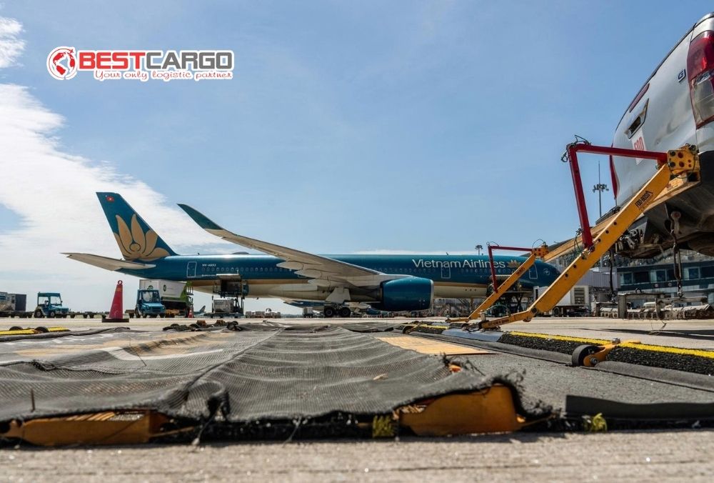 Quy trình phức tạp để đảm bảo an toàn khi nhiệt độ sân bay tăng cao đột biến
