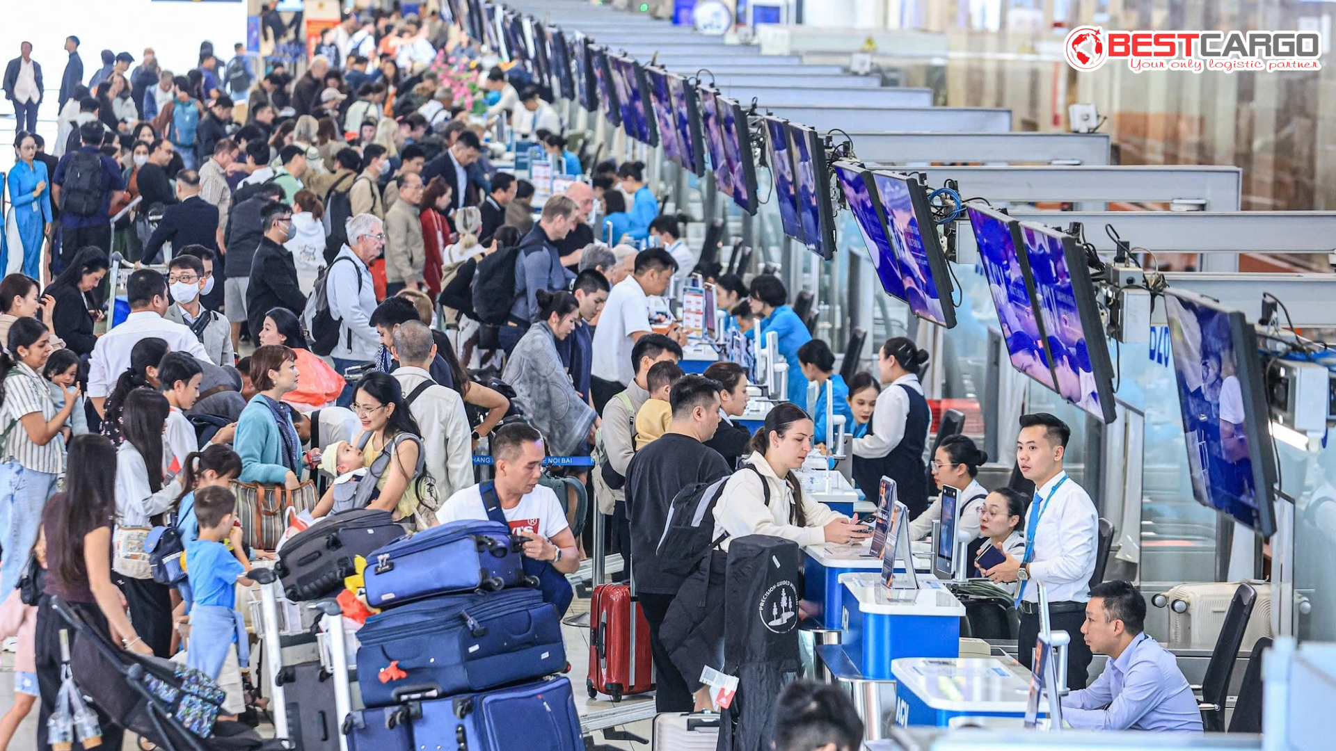 Hơn 54 triệu lượt khách qua cảng hàng không 5 tháng đầu