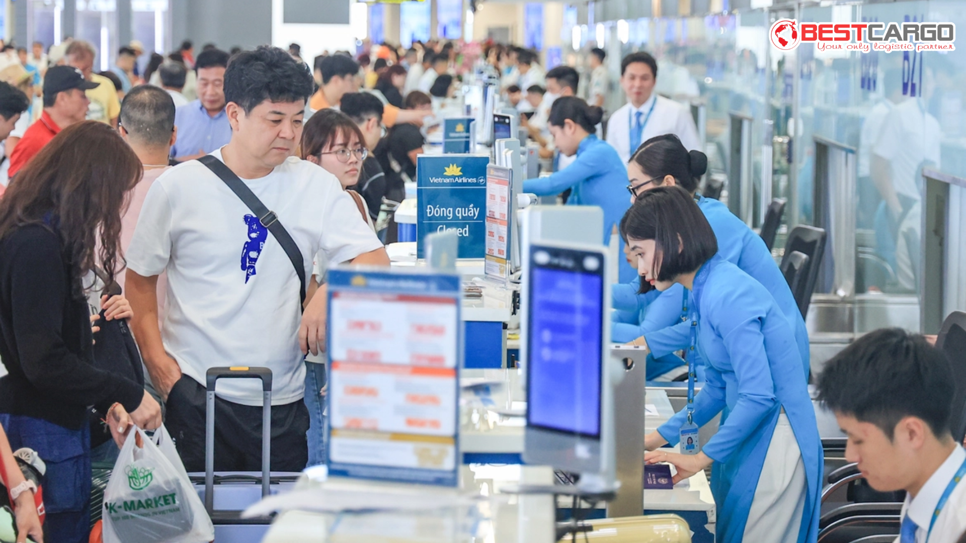 Hơn 54 triệu lượt khách qua cảng hàng không 5 tháng đầu