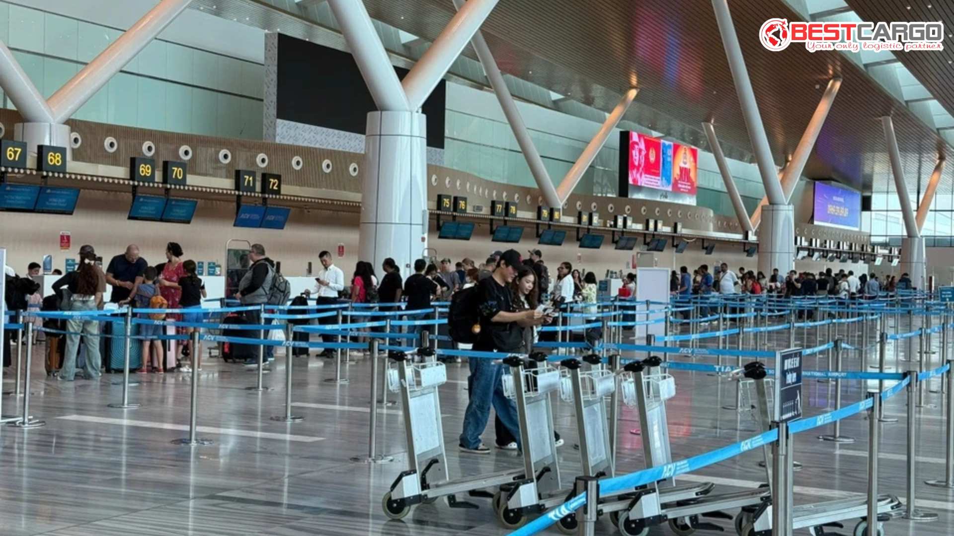 Sân bay Tân Sơn Nhất: Đón 125.000 lượt khách ngày cao điểm hè
